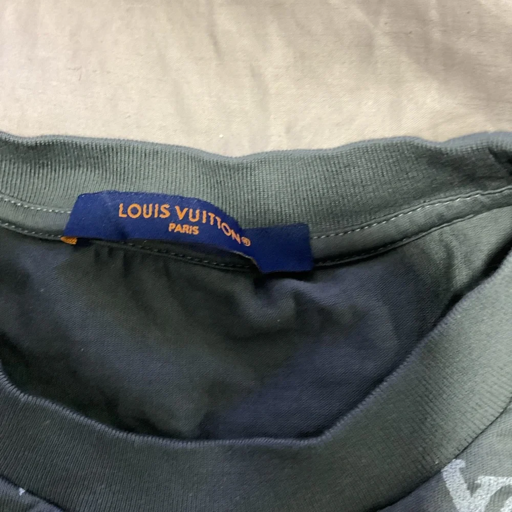 Louis Vuitton shirt - Picture 2 of 5